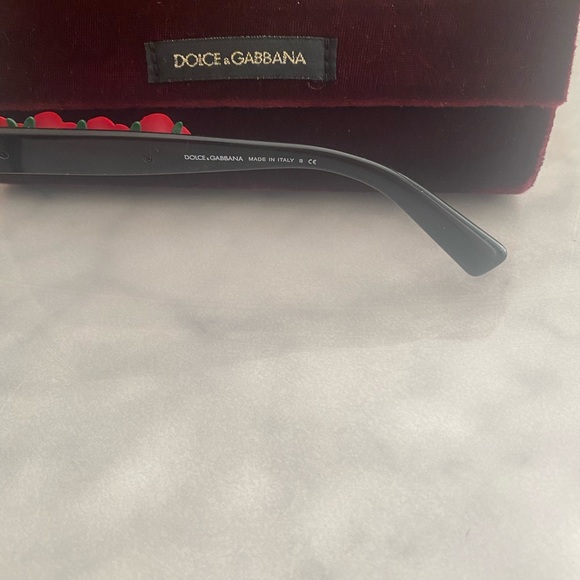 Sunglasses - Picture 5 of 6